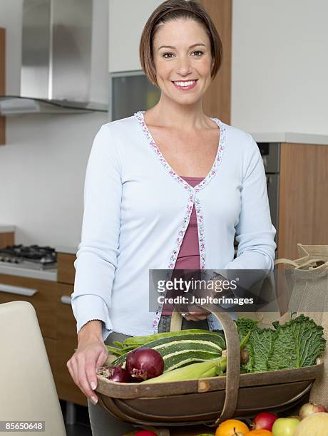 woman with fresh produce - トラッグ ストックフォトと画像
