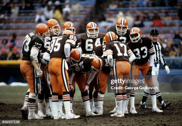 Quarterback Brian Sipe of the Cleveland Browns huddles with the offense, including wide receiver Dave Logan, tackle Doug Dieken, guard Henry...