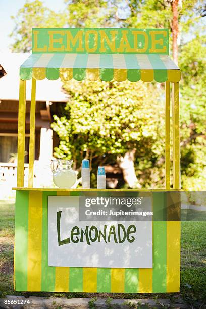 colorful lemonade stand - limonadenstand stock-fotos und bilder