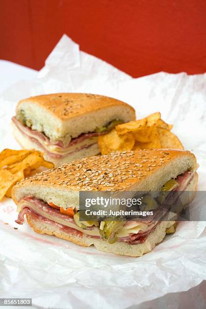 muffaletta sandwich - olivenpasten stock-fotos und bilder