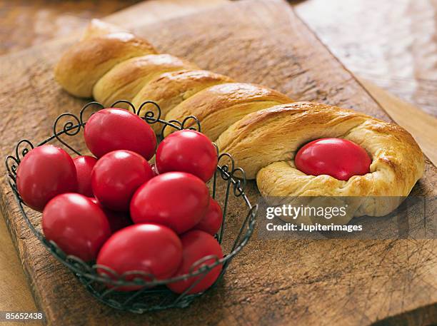 greek easter bread with eggs - greek easter stock-fotos und bilder