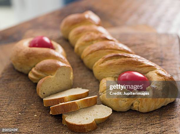 greek easter bread with eggs - greek easter stock-fotos und bilder