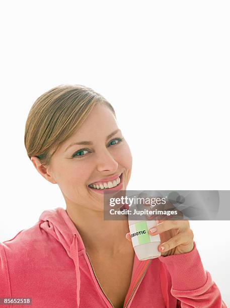 woman with probiotic drink - organismo acidófilo imagens e fotografias de stock