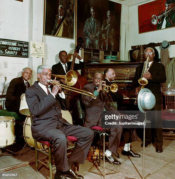 jazz band , new orleans , louisiana , usa - südstaaten stock-fotos und bilder