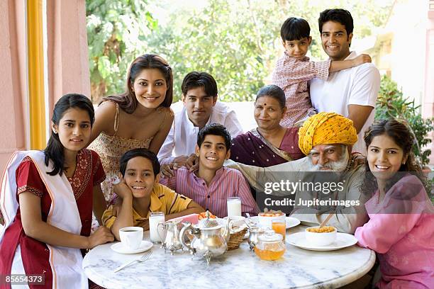 family gathered around breakfast table - turban family stock pictures, royalty-free photos & images