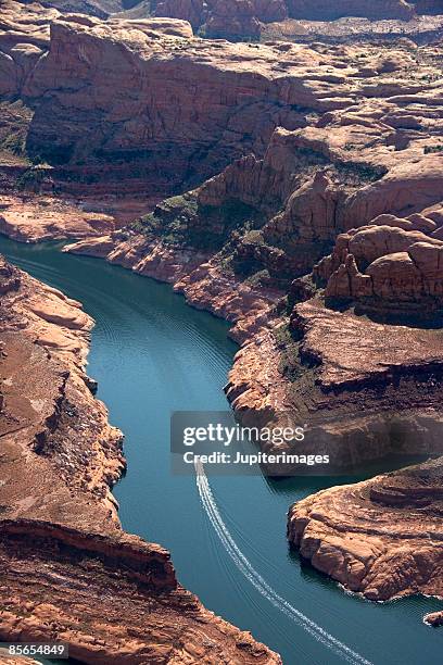 boat on lake powell, utah, usa - lake powell - fotografias e filmes do acervo