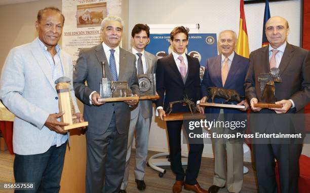 Morenito de Maracay, Justo Polo, Juan del Álamo, Gonzalo Caballero, José Luis Lozano and Javier Morales receive XVIII Dinastia Bienvenida Trophy of...