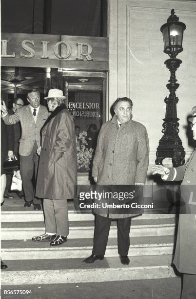 Italian film director Federico Fellini is with the American actor Danny Kaye in front of the Excelsior Hotel in Rome, 1968.