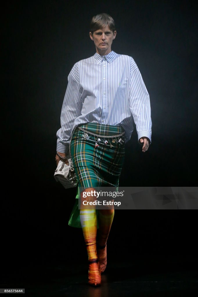 Balenciaga : Runway - Paris Fashion Week Womenswear Spring/Summer 2018