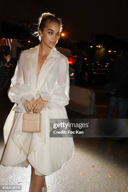 Jasmine Sanders attends The Vogue Party : Outside Arrivals as part of the Paris Fashion Week Womenswear Spring/Summer 2018 on October 1, 2017 in...