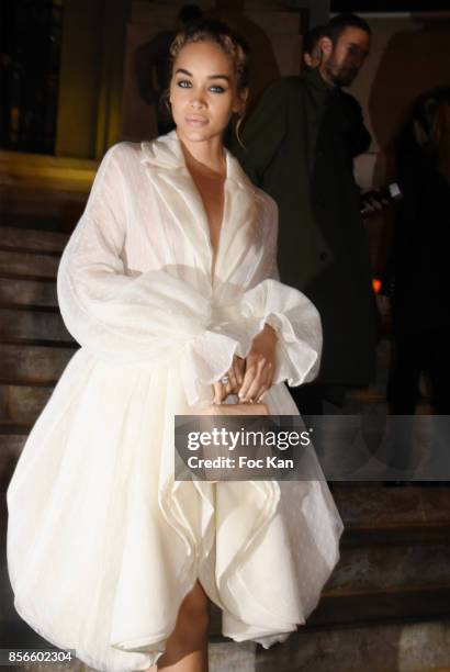 Jasmine Sanders attends The Vogue Party : Outside Arrivals as part of the Paris Fashion Week Womenswear Spring/Summer 2018 on October 1, 2017 in...