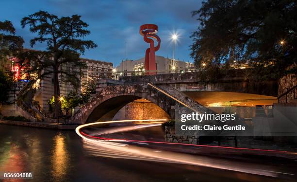 san antonio riverwalk - tocha da amizade - fotografias e filmes do acervo