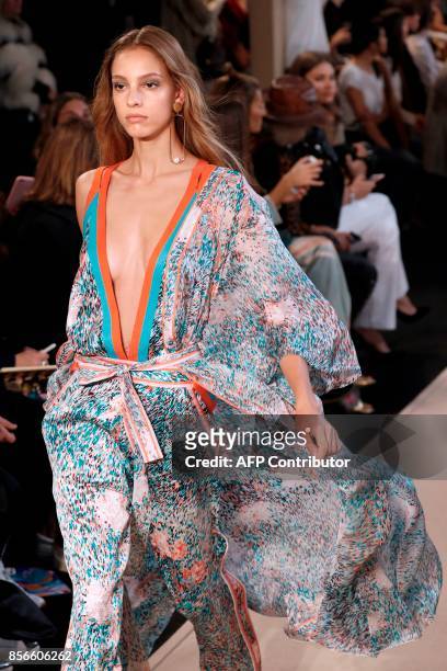 Model presents a creation for Leonard Paris during the women's 2018 Spring/Summer ready-to-wear collection fashion show in Paris, on October 2, 2017....