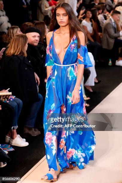 Model presents a creation for Leonard Paris during the women's 2018 Spring/Summer ready-to-wear collection fashion show in Paris, on October 2, 2017....