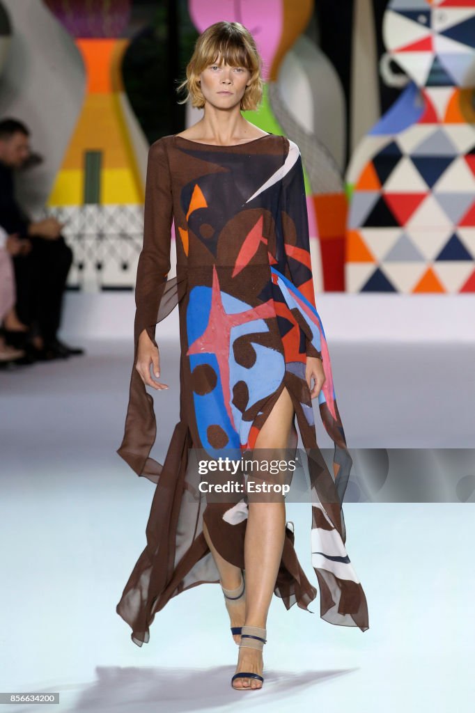 Akris : Runway - Paris Fashion Week Womenswear Spring/Summer 2018