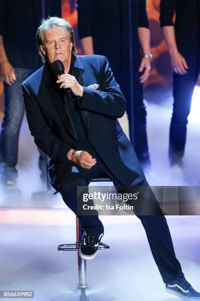 German singer Howard Carpendale performs during the tv show 'Willkommen bei Carmen Nebel' at TUI Arena on September 30, 2017 in Hanover, Germany.