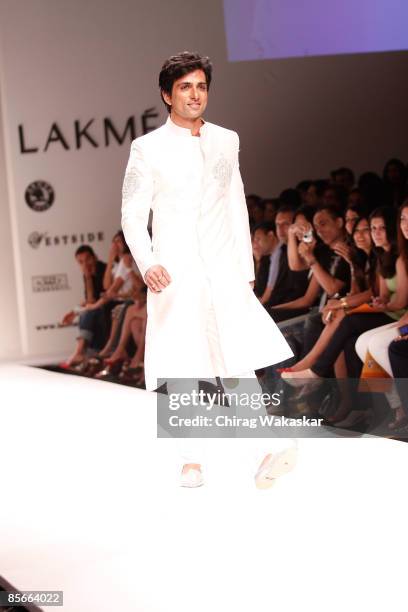 Actor Sonu Sood walks the runway in the Abdul Halder show during Lakme India Fashion Week Autumn/Winter 2009 at Grand Hyatt on March 27, 2009 in...