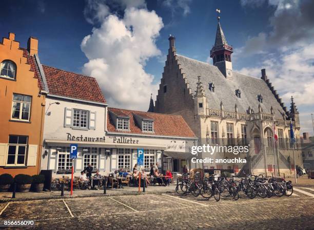 plaza de damme, bélgica - damme fotografías e imágenes de stock