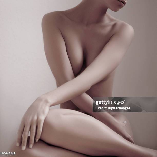 torso of seated nude - nu imagens e fotografias de stock