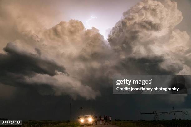 supercell thunderstorm. nebraska, usa - caçador de tempestades imagens e fotografias de stock