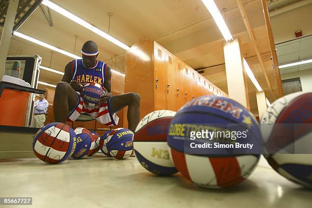 Harlem Globetrotters Special K Daley signing autographs in locker room before game vs Washington Generals at Towson Arena. Behind the scenes. Towson,...