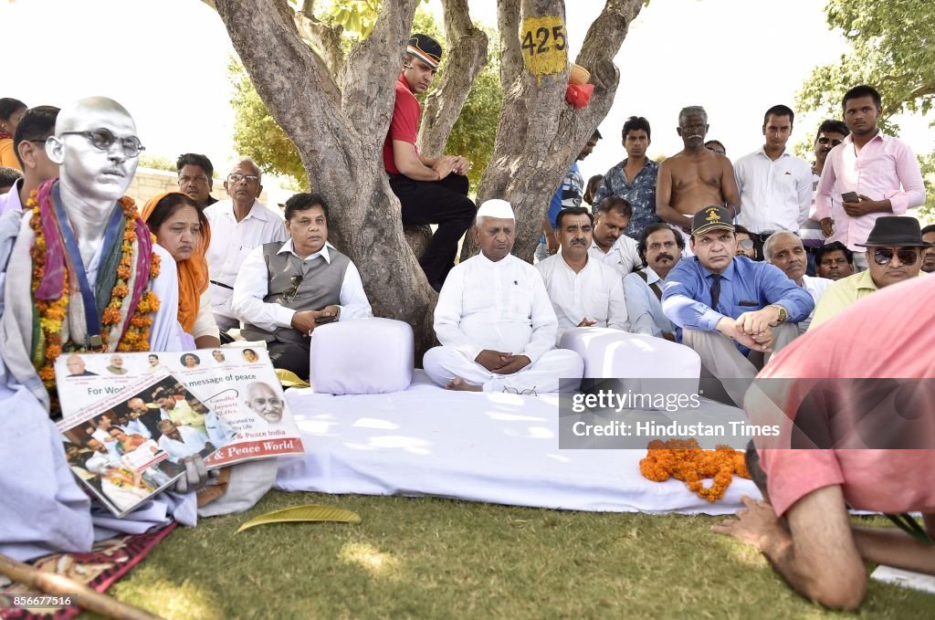 Social Activist Anna Hazare Sits On A Day-Long Hunger Strike, Demands Lokpal Bill