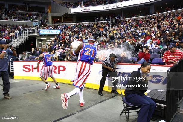 Harlem Globetrotters Special K Daley throwing bucket of water on referee during game vs Washington Generals at Verizon Center. Washington, DC...