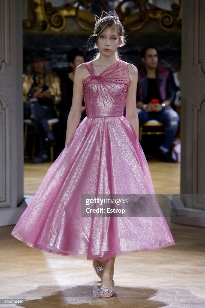 John Galliano : Runway - Paris Fashion Week Womenswear Spring/Summer 2018