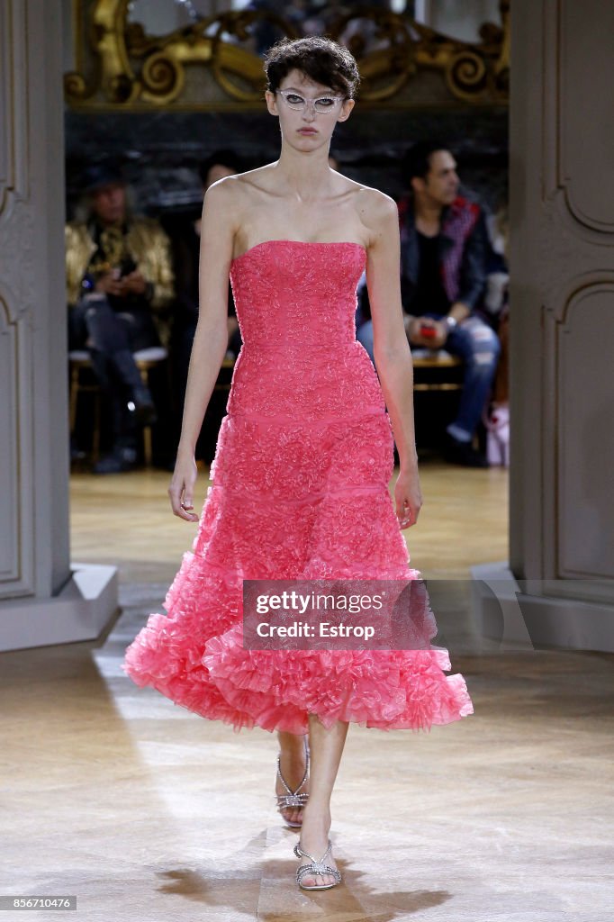 John Galliano : Runway - Paris Fashion Week Womenswear Spring/Summer 2018