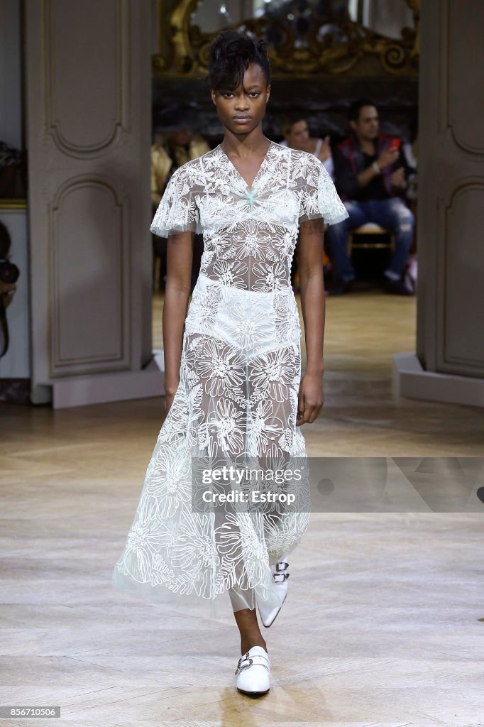 John Galliano : Runway - Paris Fashion Week Womenswear Spring/Summer 2018