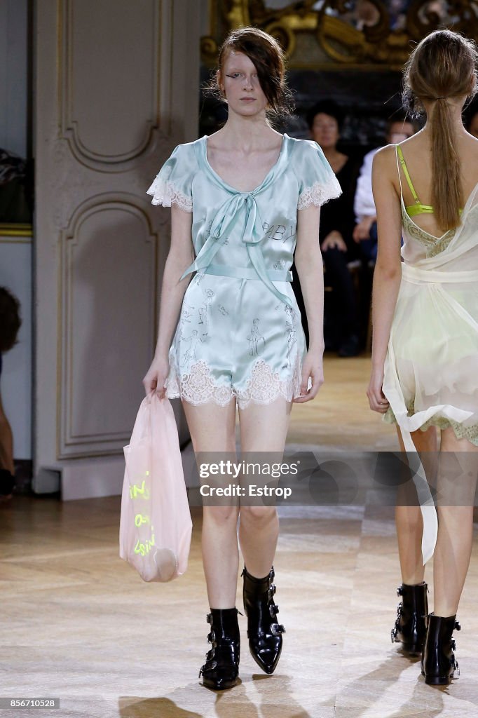 John Galliano : Runway - Paris Fashion Week Womenswear Spring/Summer 2018