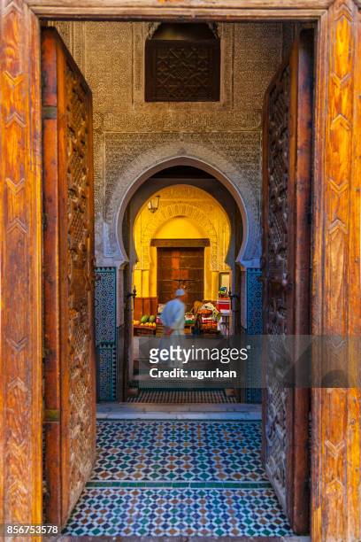 arabischen muslimischen mann - fes marokko stock-fotos und bilder