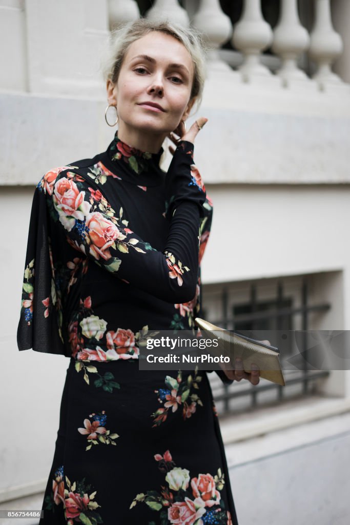 Street Style : Paris Fashion Week Womenswear Spring/Summer 2018 : Day Six