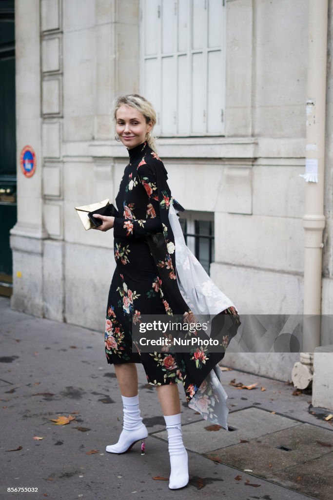 Street Style : Paris Fashion Week Womenswear Spring/Summer 2018 : Day Six