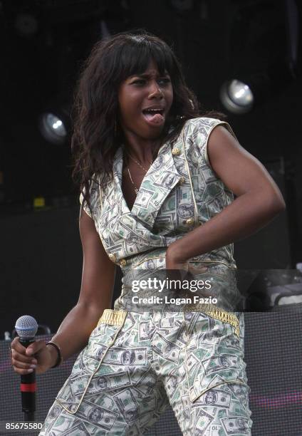 Singer Santigold performs at Ultra Music Festival at Bicentennial Park on March 27, 2009 in Miami, Florida.