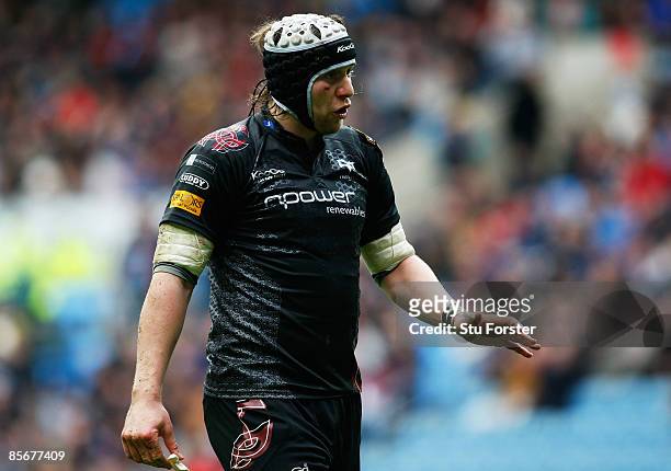 Ospreys captain Ryan Jones speaks to his players during the EDF Energy Cup Semi Final between Gloucester and Ospreys at the Ricoh Arena on March 28,...