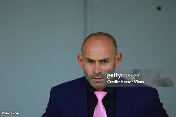 Francisco Jemez, Head Coach of Cruz Azul looks on during the 12th round match between Pumas UNAM and Cruz Azul as part of the Torneo Apertura 2017...