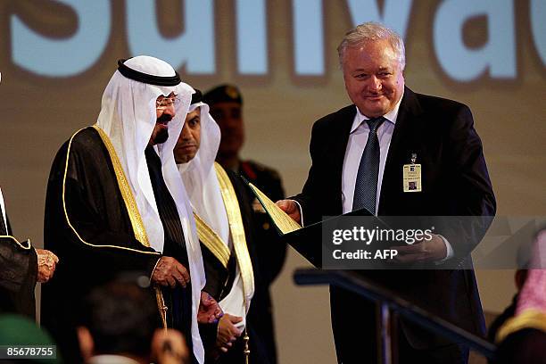 Saudi King Abdullah bin Abdul Aziz presents the King Faisal 2009 award for medicine to Ronald Levy, the head of the Oncology department at Stanford...