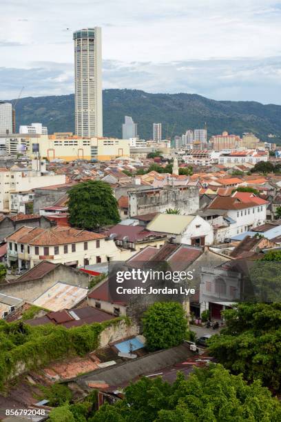 george town cityscape - georgetown world heritage building stockfoto's en -beelden