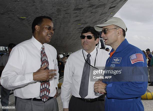 Space shuttle Discovery commander Lee Archambault talks with Christopher Scolese , NASA Acting Administrator and Charles H. Scales , NASA Associate...