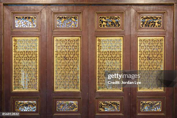 penang heritage door - georgetown world heritage building stockfoto's en -beelden