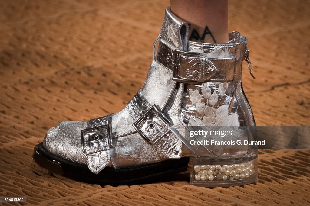 Alexander McQueen : Runway - Paris Fashion Week Womenswear Spring/Summer 2018