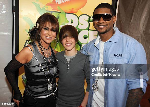 Paula Abdul, Justin Bieber and Usher arrive at Nickelodeon's 2009 Kids' Choice Awards at UCLA's Pauley Pavilion on March 28, 2009 in Westwood,...