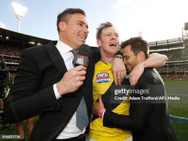 Jack Riewoldt of the Tigers celebrates with Tigers legend Matthew Richardson and Sam Lloyd of the Tigers during the 2017 Toyota AFL Grand Final match...