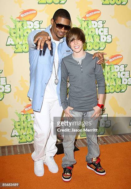 Singers Usher and Justin Bieber arrive at Nickelodeon's 2009 Kids' Choice Awards at UCLA's Pauley Pavilion on March 28, 2009 in Westwood, California.