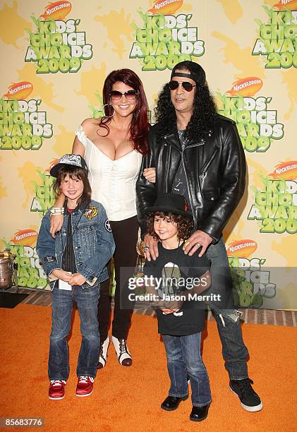 Musician Slash , wife Perla Ferrar and children arrive at Nickelodeon's 2009 Kids' Choice Awards at UCLA's Pauley Pavilion on March 28, 2009 in...