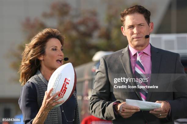 Monday Night Football Countdown announcers Suzy Kolber and Steve Young before an NFL game between the Washington Redskins and Kansas City Chiefs on...