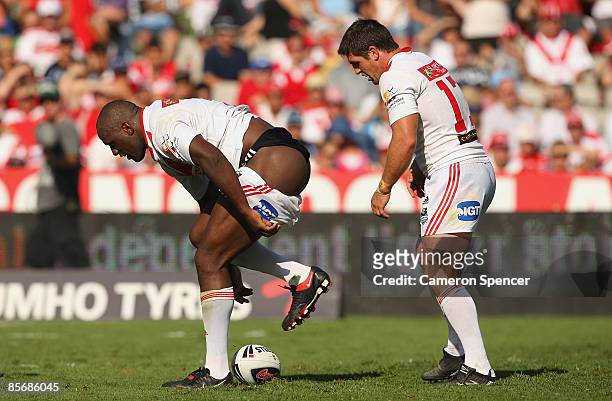 Wendell Sailor of the Dragons plays the ball to Luke Priddis after losing his shorts in a tackle during the round three NRL match between the St...
