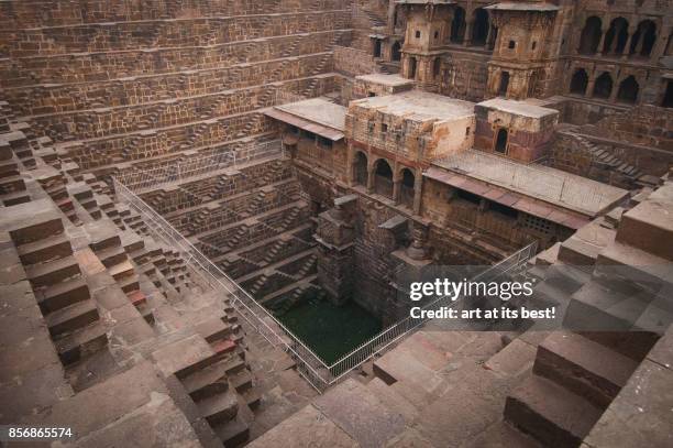 chand baori step well - chand baori stockfoto's en -beelden