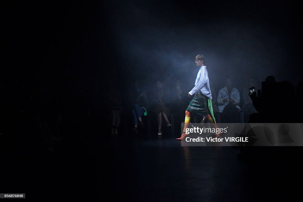 Balenciaga : Runway - Paris Fashion Week Womenswear Spring/Summer 2018